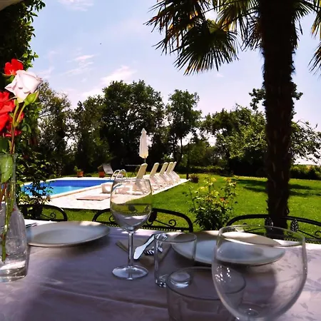 Mit Privatpool Fuer 6 Personen Ca, 165 M Sup2 In Kosinozici, Istrien Und Umgebung Vakantiehuis Poreč